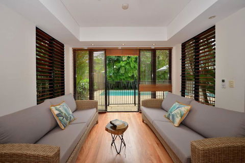 Innaminny - 4 Bedroom Luxury Beachside Getaway - Sunshine Coast Guide 2