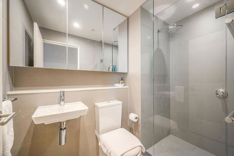 Inner City Comforts Apt Bay Views 1B1B1C 2-beds - Sunshine Coast Guide 3