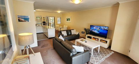 Inner City Apartment - Moments To The City Centre - Sunshine Coast Guide 0