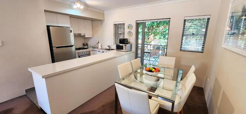Inner City Apartment - Moments To The City Centre - Sunshine Coast Guide 3