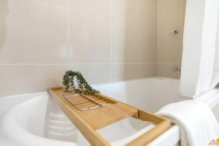 Inner City Cairns Vacation Unit - Sunshine Coast Guide 2
