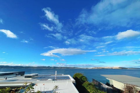 Incredible Waterview - 4 Bedroom Hobart Waterside Cottage - Sunshine Coast Guide 1