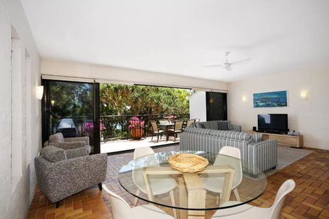 Inviting Balcony, Tranquility By The Beach - Sunshine Coast Guide 0