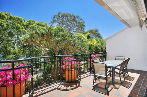 Inviting Balcony, Tranquility By The Beach - Sunshine Coast Guide 1