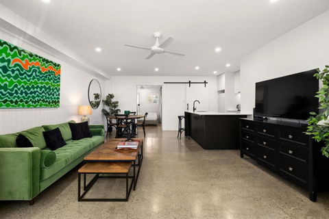 Inviting 1-Bed With Pool By Parks & Shops - Sunshine Coast Guide 2
