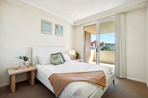 Inner-City 1-Bed With Pool Gym Sauna & Spa - Sunshine Coast Guide 1
