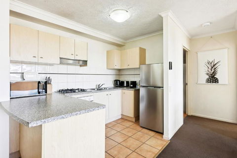 Inner-City 1-Bed With Pool Gym Sauna & Spa - Sunshine Coast Guide 2