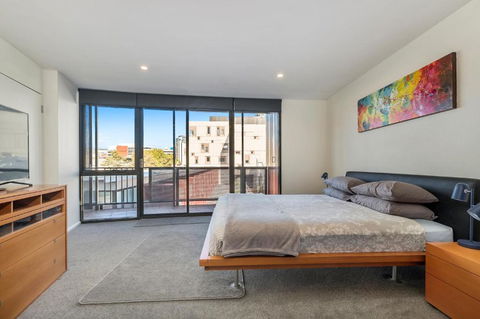 Inner-city 2 Bedroom Apartment - Perfectly Located - Sunshine Coast Guide 1