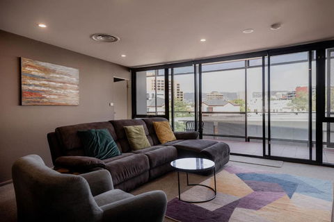 Inner-city 2 Bedroom Apartment - Perfectly Located - Sunshine Coast Guide 2