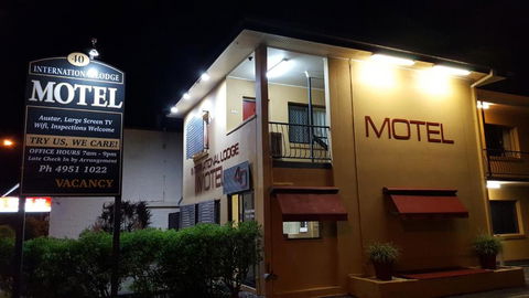 International Lodge Motel - Sunshine Coast Guide 0