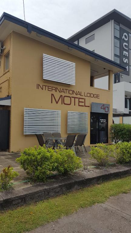 International Lodge Motel - Sunshine Coast Guide 3