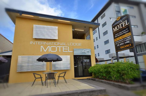 International Lodge Motel - Sunshine Coast Guide 1