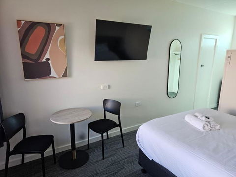 International Hotel Motel - Sunshine Coast Guide 1