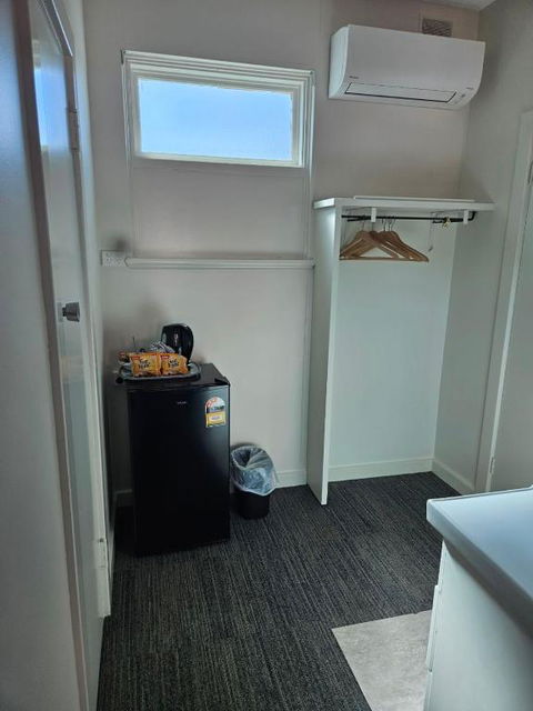 International Hotel Motel - Sunshine Coast Guide 2