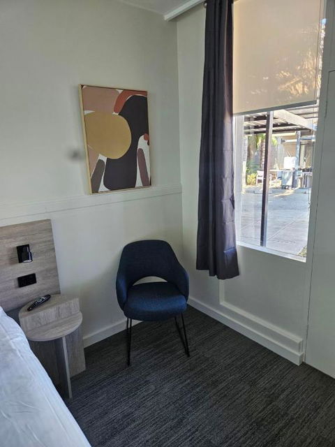 International Hotel Motel - Sunshine Coast Guide 3