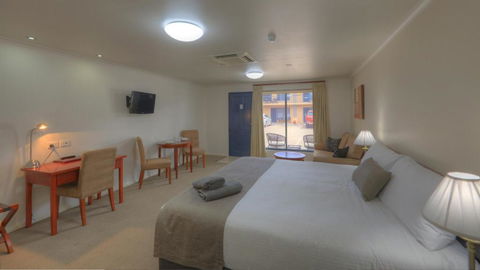 INVERELL RSM CLUB MOTEL - Sunshine Coast Guide 1