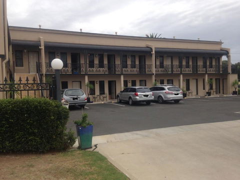 Inverell Terrace Motor Lodge - Sunshine Coast Guide 2