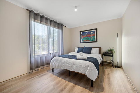 INVERLOCH Beach House - Sunshine Coast Guide 3