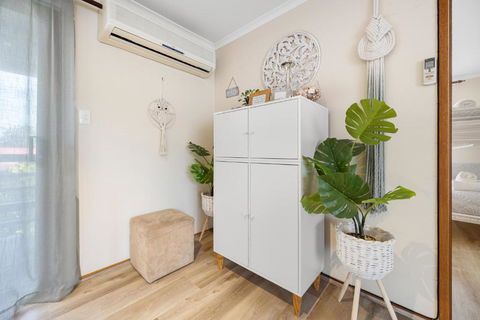 INVERLOCH Beach House - Sunshine Coast Guide 2