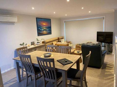 Inverloch Cabins & Apartments - Sunshine Coast Guide 3