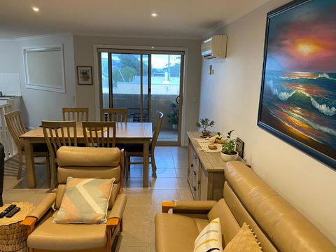 Inverloch Cabins & Apartments - Sunshine Coast Guide 2