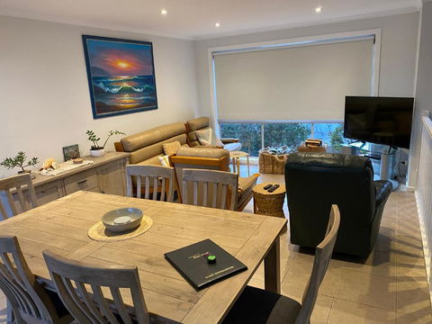 Inverloch Cabins & Apartments - Sunshine Coast Guide 1