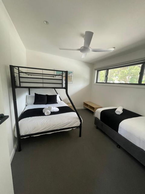 Inverloch Motel - Sunshine Coast Guide 3