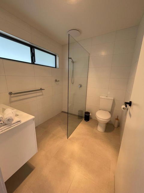 Inverloch Motel - Sunshine Coast Guide 2