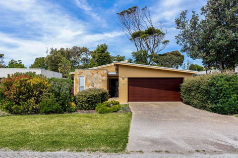 Invy Surf Hideaway - Sunshine Coast Guide 0