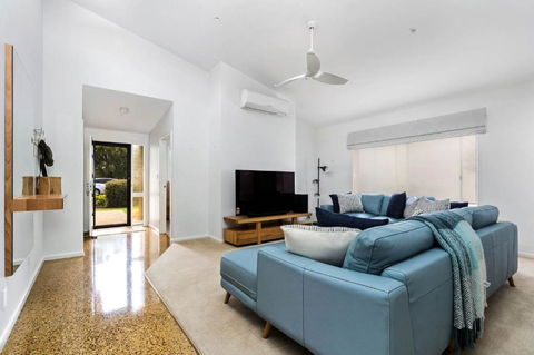 Invy Surf Hideaway - Sunshine Coast Guide 3