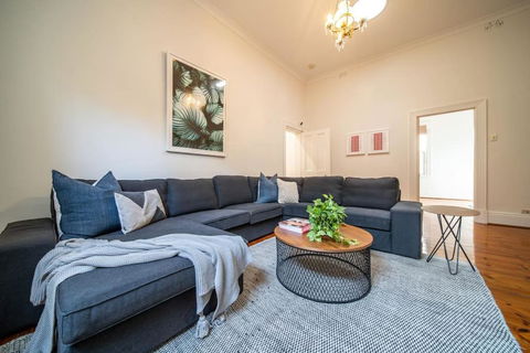 Irmas Place On Halifax - Sunshine Coast Guide 1