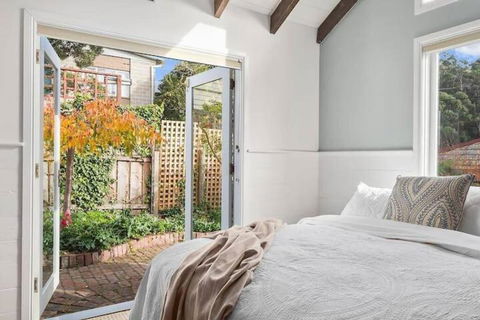 Irresistible Renovated 1840 Inner-city Cottage - Sunshine Coast Guide 0