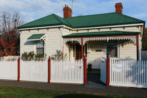 Isabella At Kyneton - Sunshine Coast Guide 0