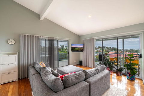 Isabella Ocean Views - Sunshine Coast Guide 3