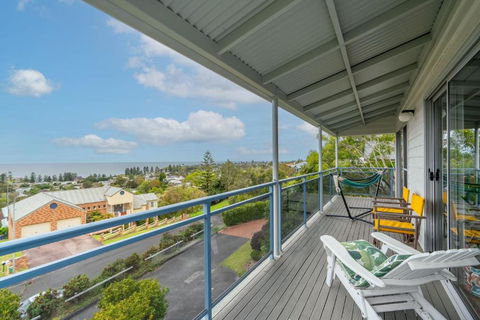 Isabella Ocean Views - Sunshine Coast Guide 0