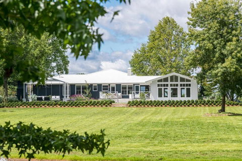 Isca House, Exeter, NSW - Sunshine Coast Guide 0