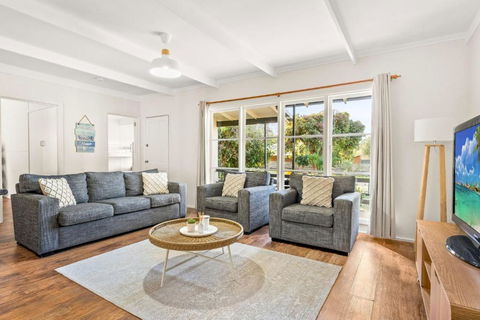 Island Blessing - Sunshine Coast Guide 0