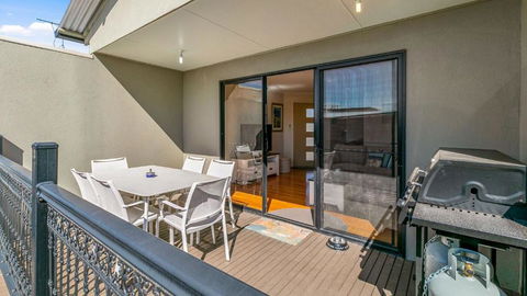 Island Holidayze - Sunshine Coast Guide 2