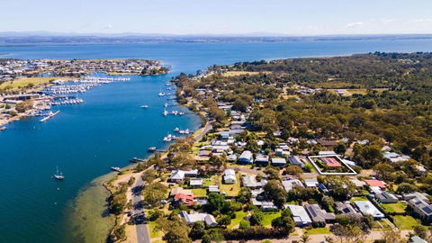 Island House - Sunshine Coast Guide 0