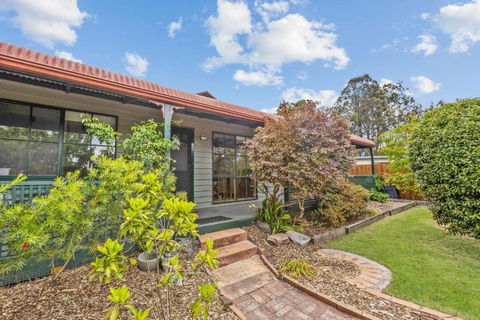 Island House - Sunshine Coast Guide 1