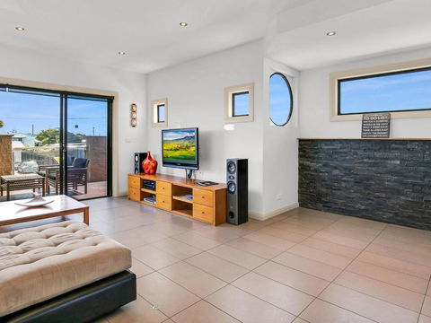 Island Manor - Sunshine Coast Guide 2