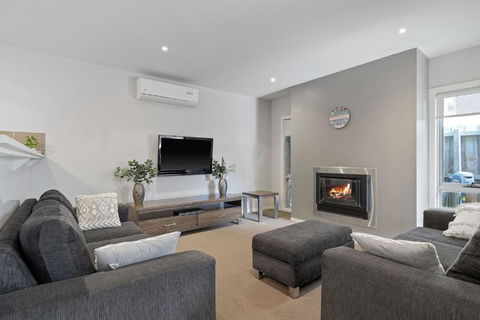 Island Oasis - Sunshine Coast Guide 2