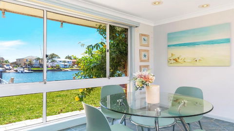 Island Oasis Waterfront - Sunshine Coast Guide 3