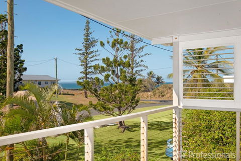 Island Pines - Sunshine Coast Guide 1