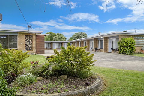Admella Motel - Sunshine Coast Guide 0