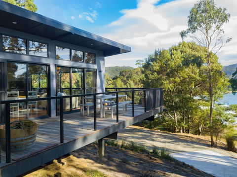 Adventure Bay Beach House - Sunshine Coast Guide 1
