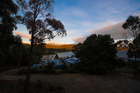 Adventure Bay Beach House - Sunshine Coast Guide 2