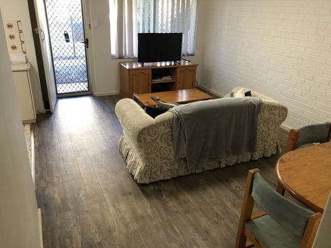 Affordable Comfortable Inglewood Apartment+Pool - Sunshine Coast Guide 1