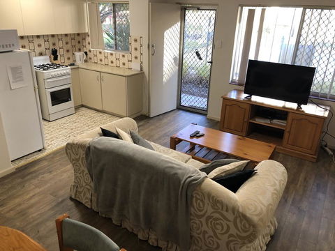 Affordable Comfortable Inglewood Apartment+Pool - Sunshine Coast Guide 3