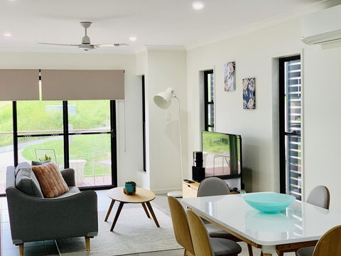 AIRLIE BEACH Delight. Hop, Skip Jump To Everything - Sunshine Coast Guide 3